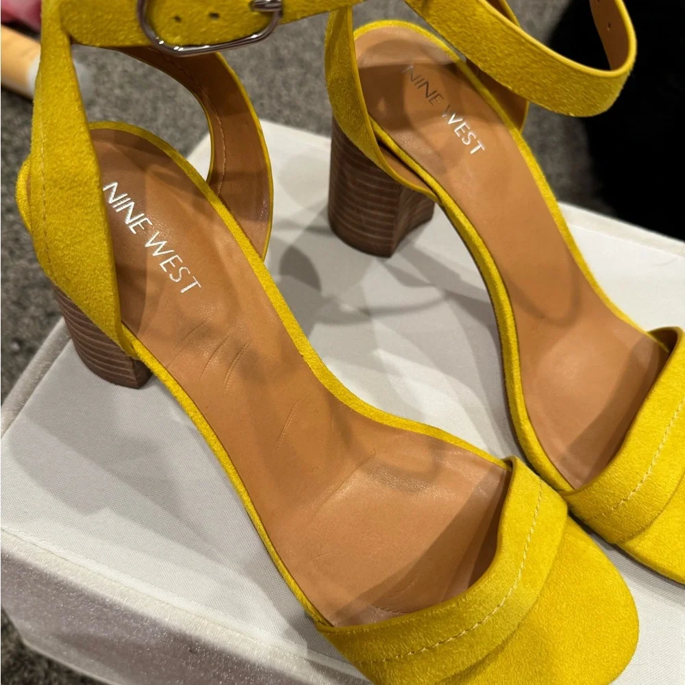 NWOT Nine West Sindie2 Yellow Velvet Heeled Sandals - Picture 3 of 6